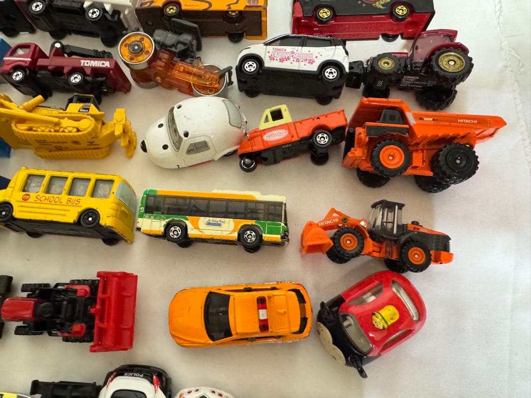 トミカ　ミニカー　１２８個　まとめ売り　カーズ　ディズニートミカ　トミカ博