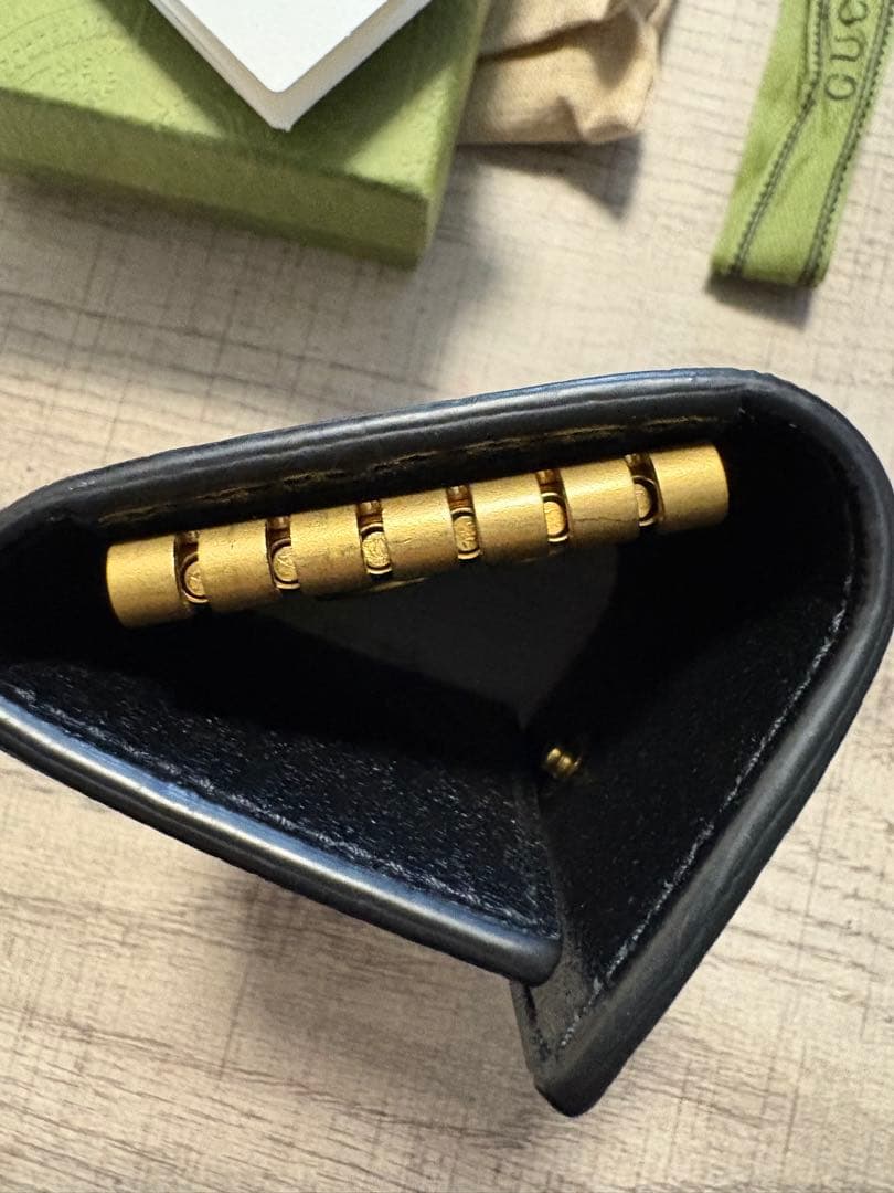 GUCCI レザーキーケース 蜂モチーフ