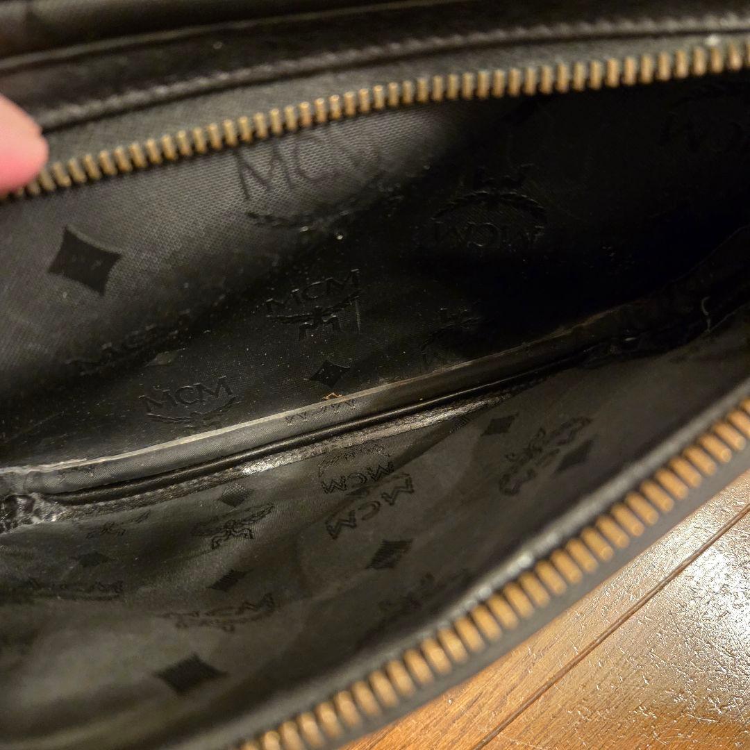 MCM ブラックレザーショルダーバッグ