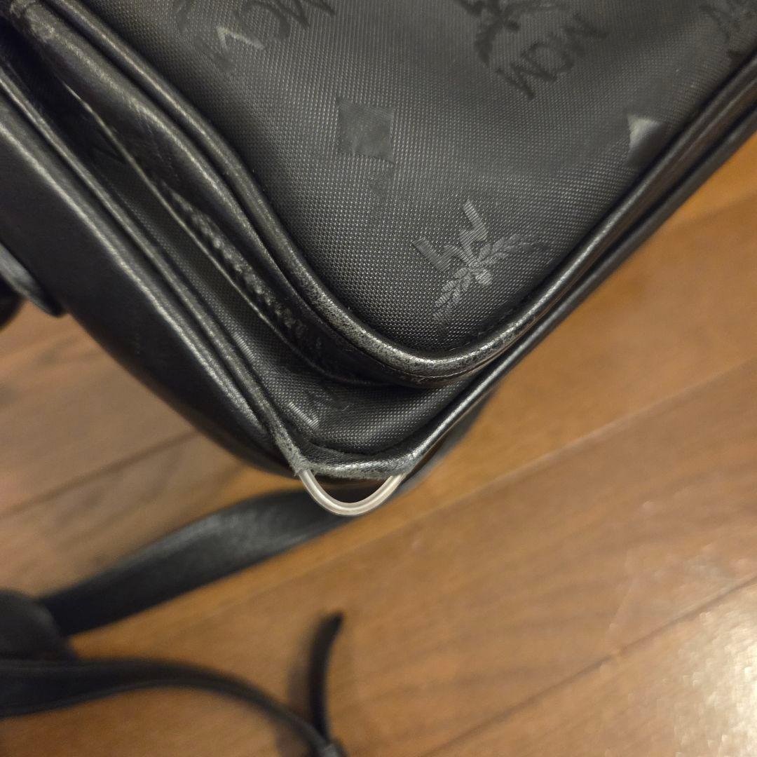 MCM ブラックレザーショルダーバッグ