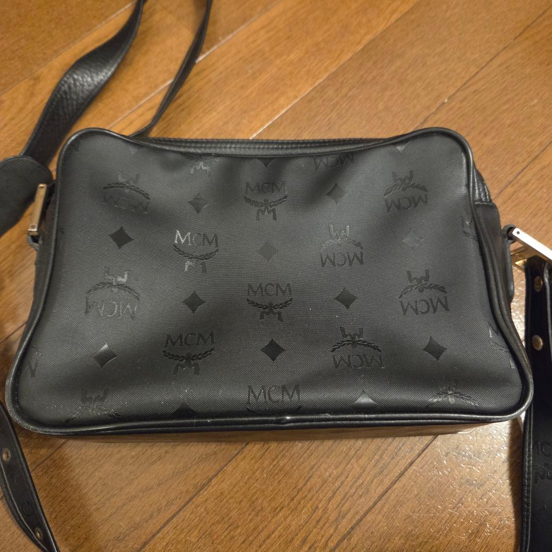 MCM ブラックレザーショルダーバッグ