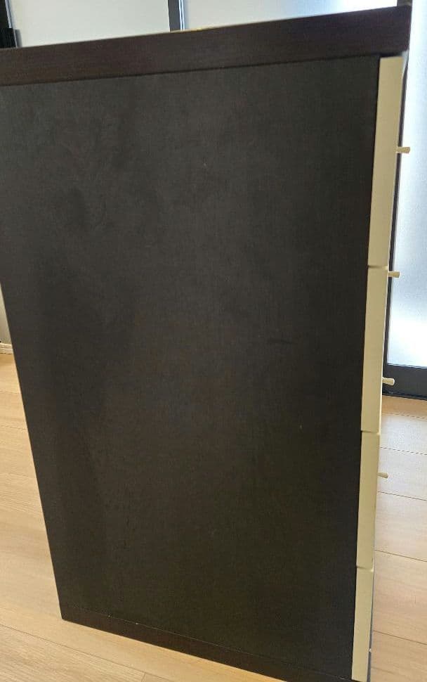 白黒の4段チェスト