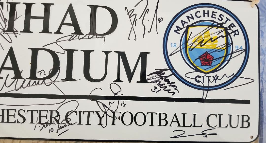 アグエロ　ジェズス　エデルソン　サネ　メンディ　デブライネ　グアルディオラサイン