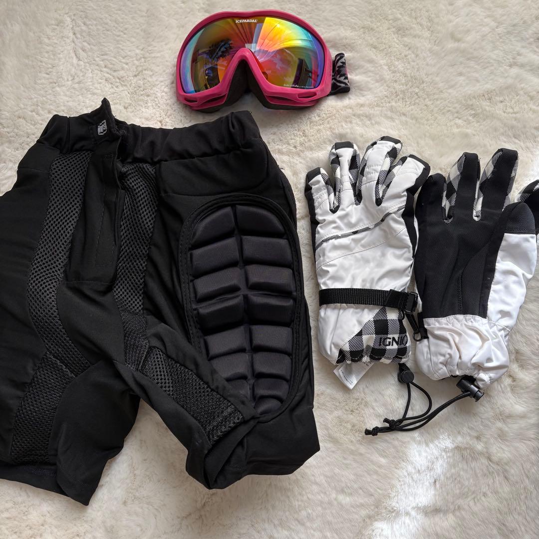 スキーウェアセット　スノボウェア　ゴーグル　グローブ　スノーボード　モンベル