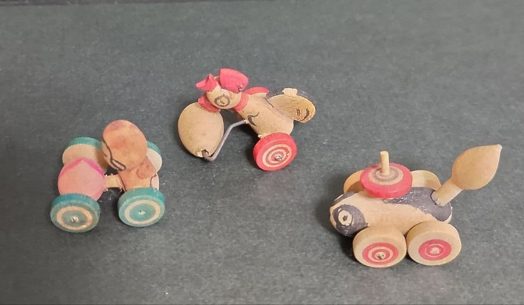 木地玩具　十二支モチーフ　車　ミニチュア　山車　土産物　民芸品