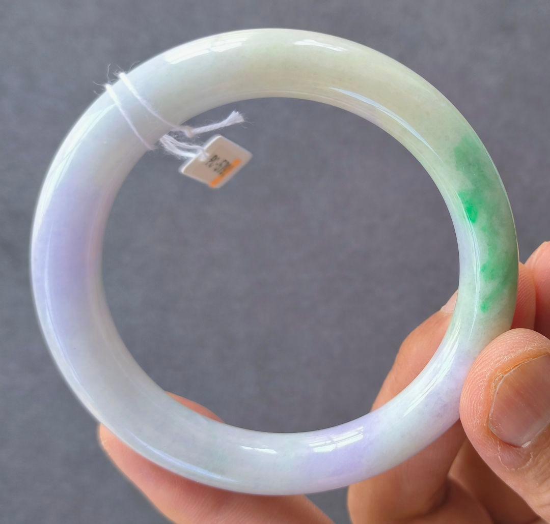 【日本鑑別書付】ラベンダーと陽緑の本翡翠バングル（内径57ミリ）5792