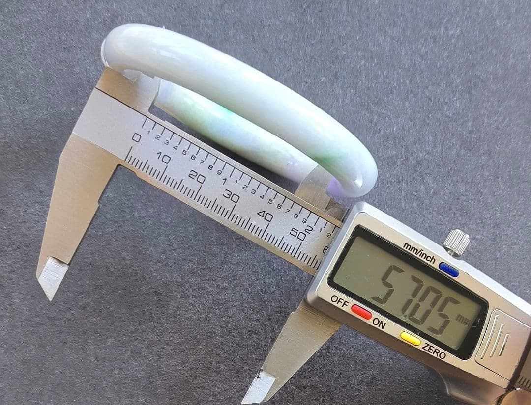 【日本鑑別書付】ラベンダーと陽緑の本翡翠バングル（内径57ミリ）5792