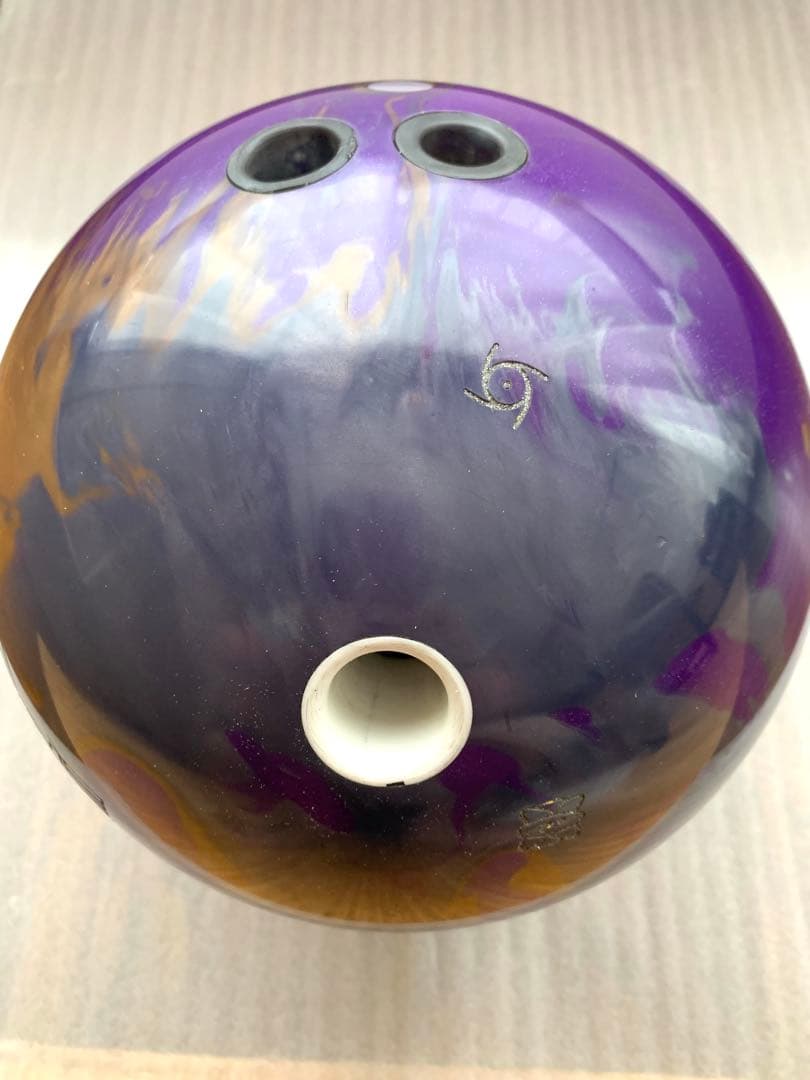 フィジックス エラ 14P ボウリングボール ハイスポ　ストーム