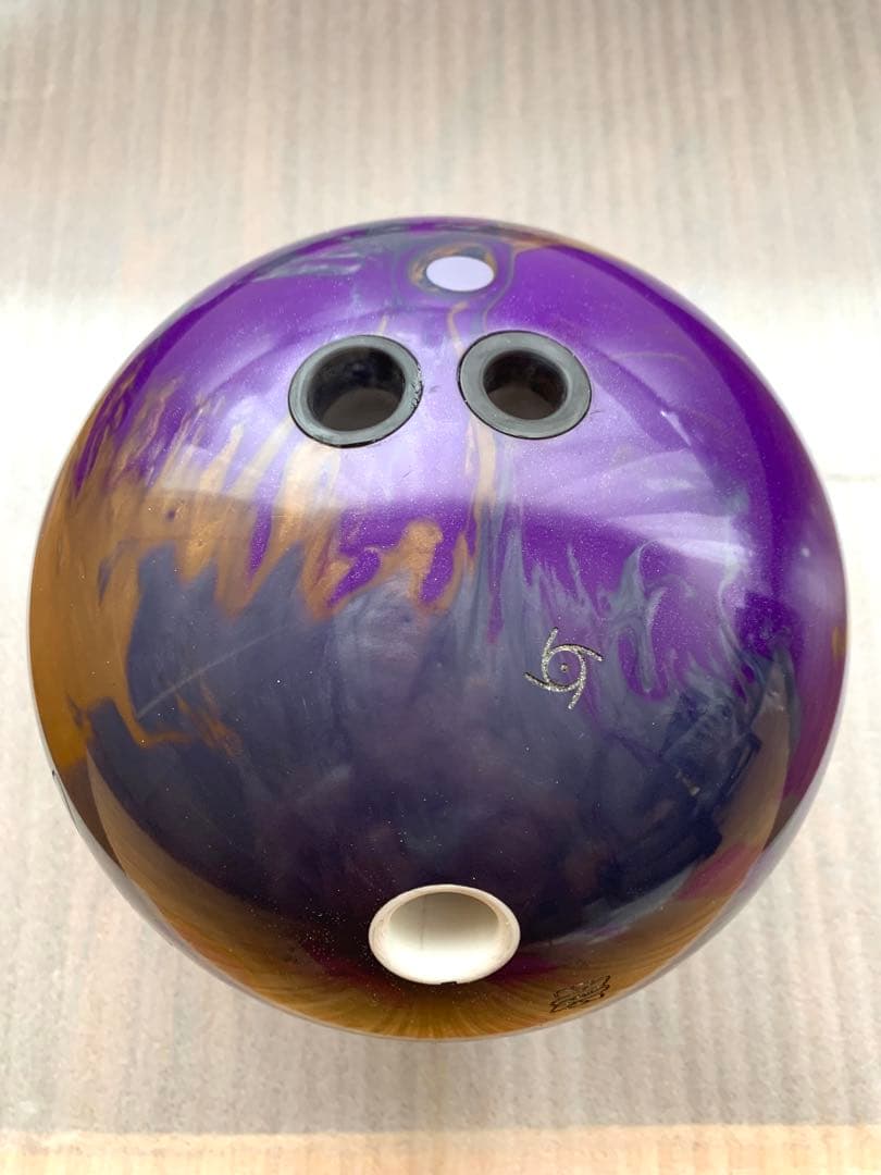 フィジックス エラ 14P ボウリングボール ハイスポ　ストーム