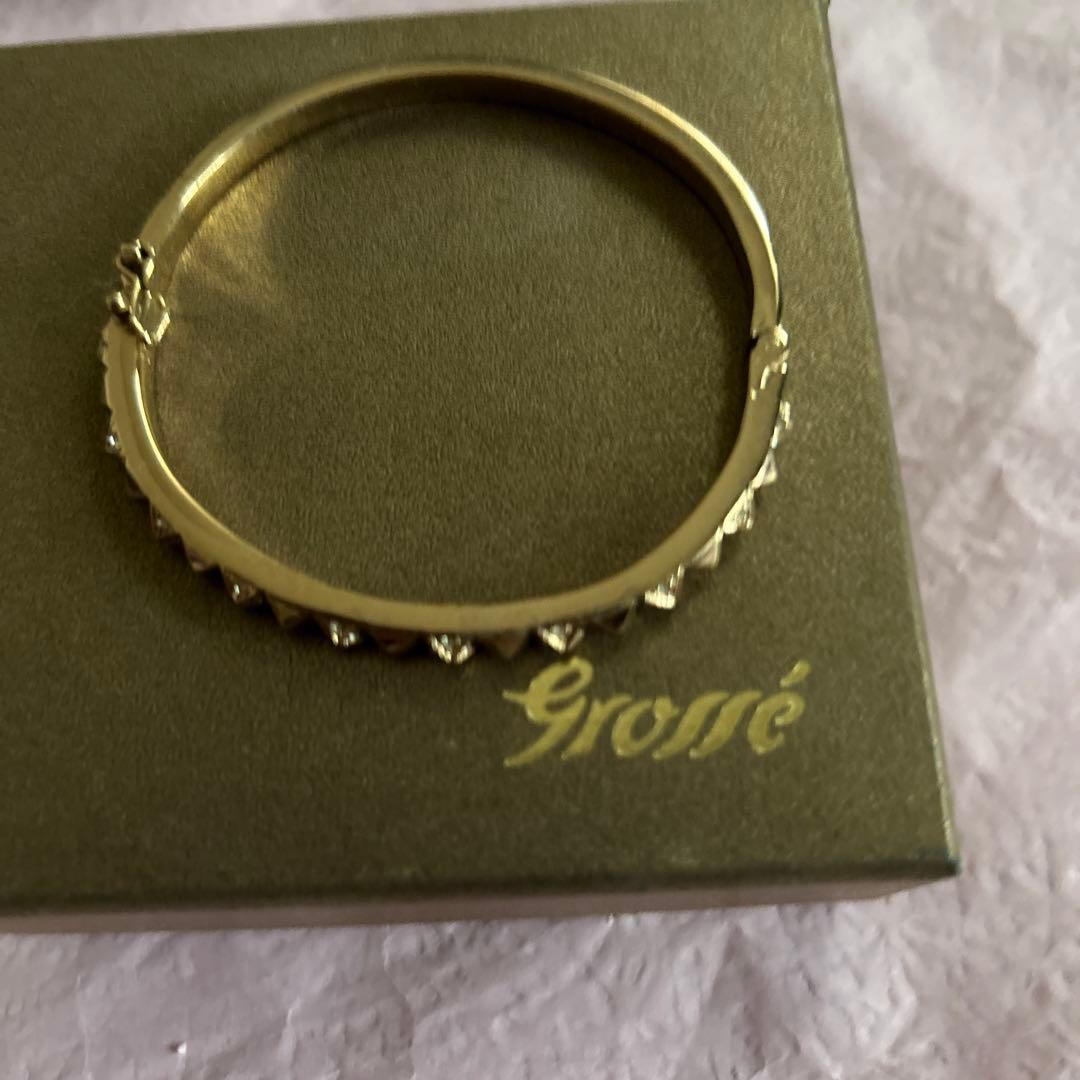 グロッセ、バングル