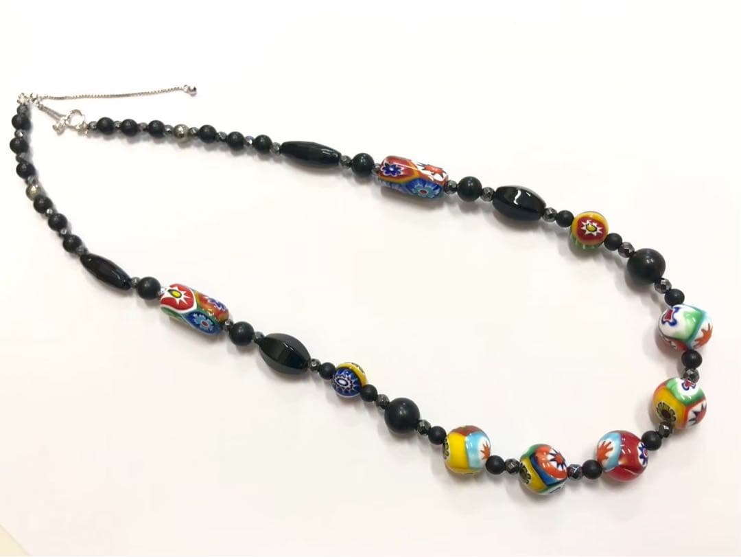 ☆K18 WG　黒赤柄石付ネックレス