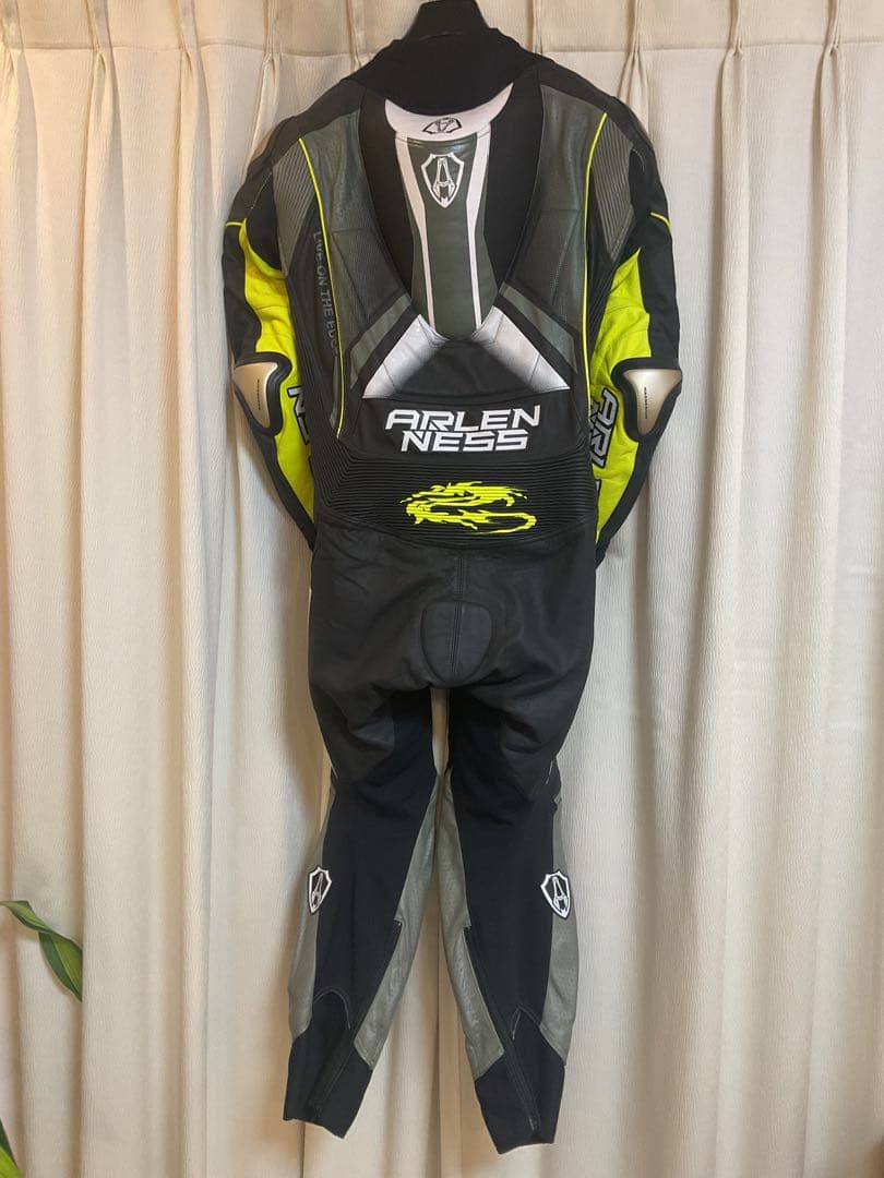 【未使用】ARLENNESSアレンネスレーシングスーツ 52サイズ Bk.Ye.