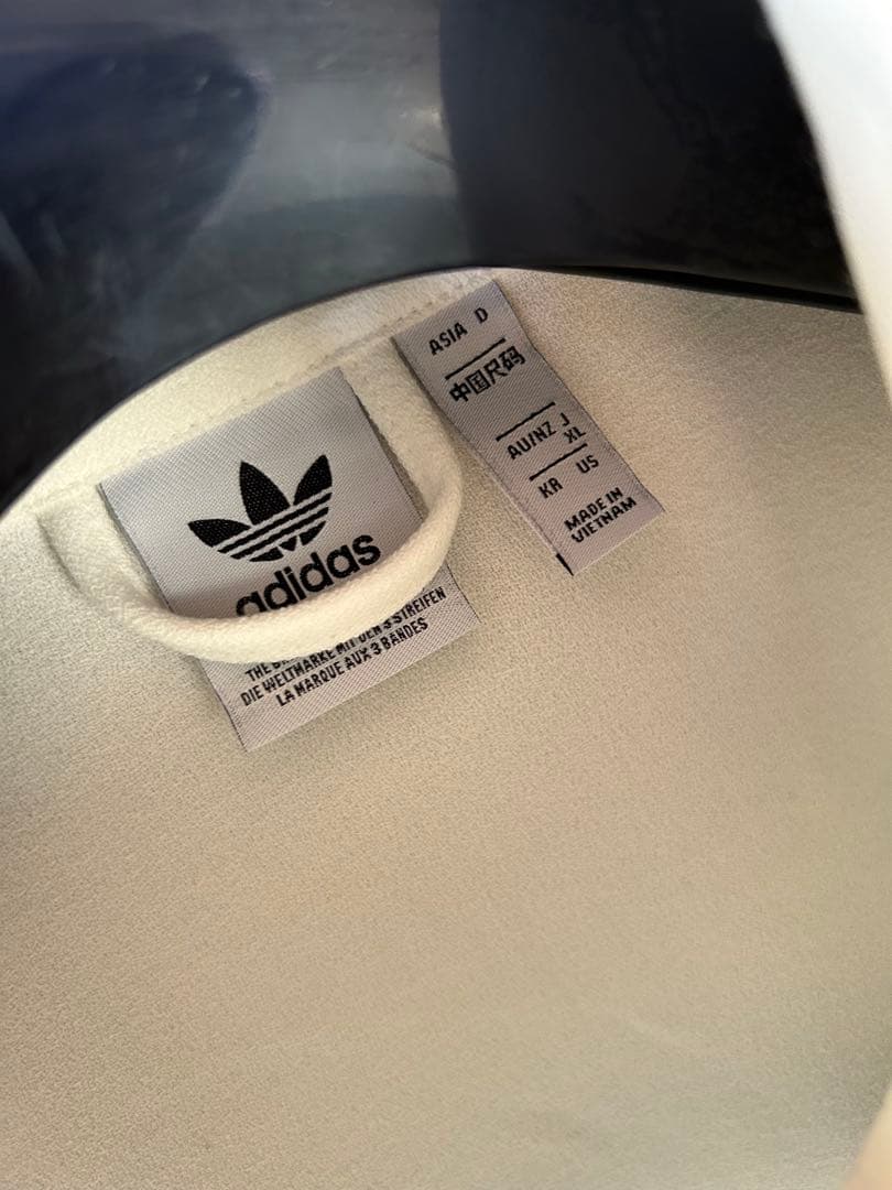 adidas originals プレミアム クレープ トラックトップ