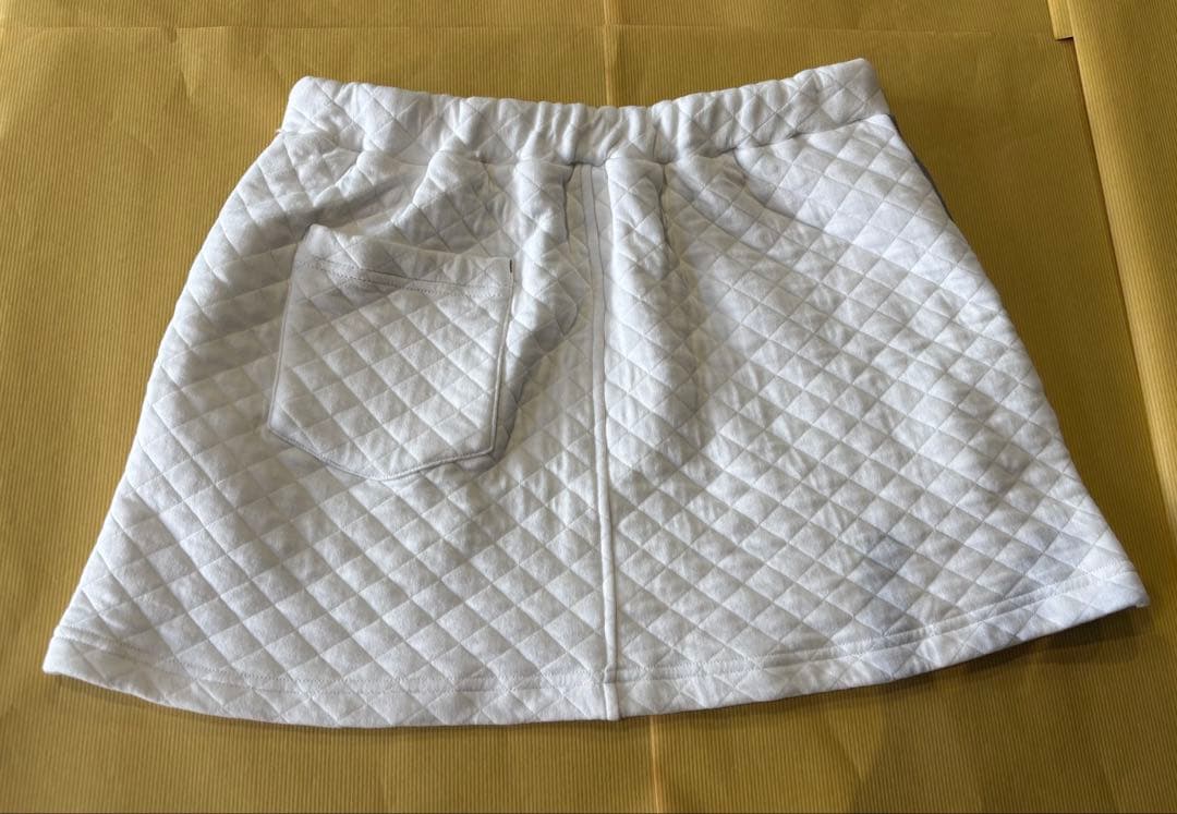 ☆未使用☆美品☆ フード付きキルティングジャケット　スコート おしゃれな冬の白♪