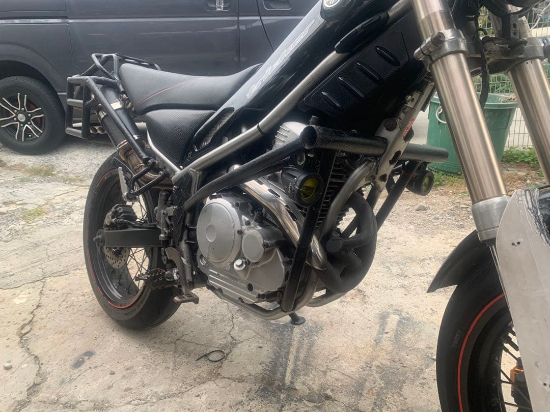 トリッカー　エンジンガード　スタントケージ