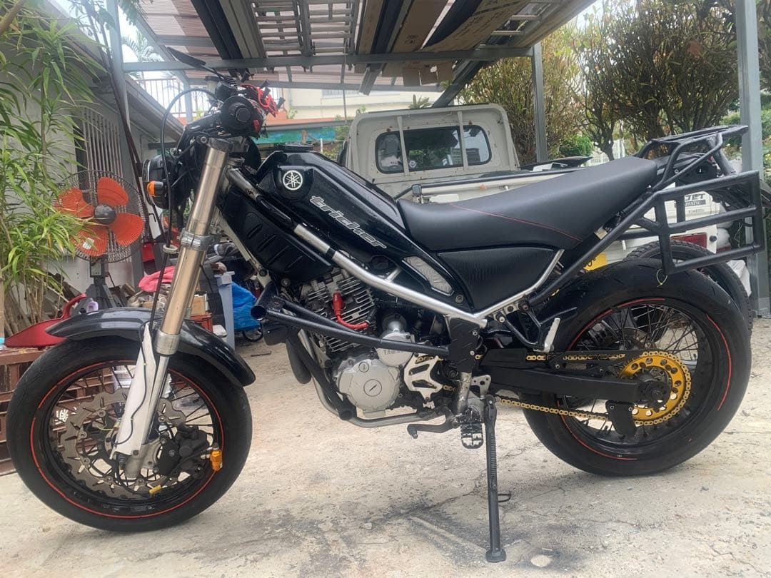 トリッカー　エンジンガード　スタントケージ