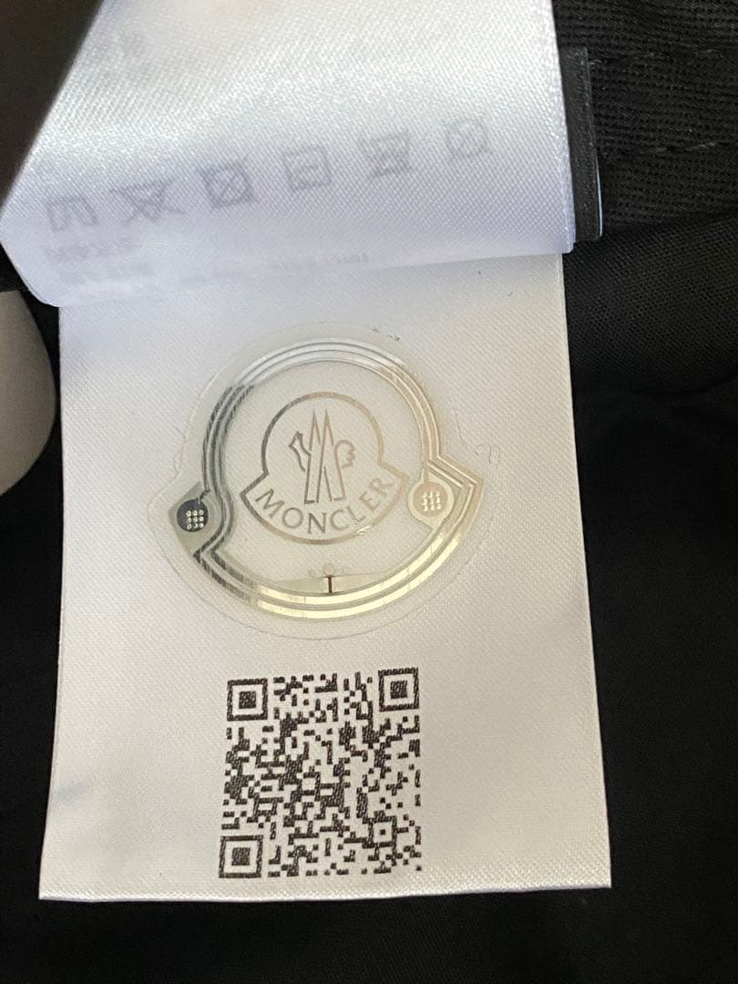 MONCLER ブラック　キャップ 新品タグ付き
