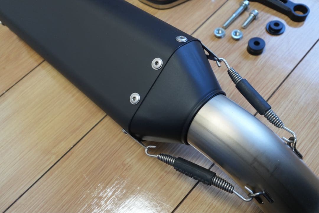 ほぼ未使用zx4rトリックスターマフラー　ブラックエディション　政府認証