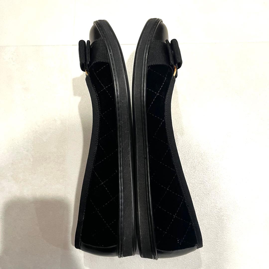 フェラガモ ブラック ベロアキルティングフラットシューズ