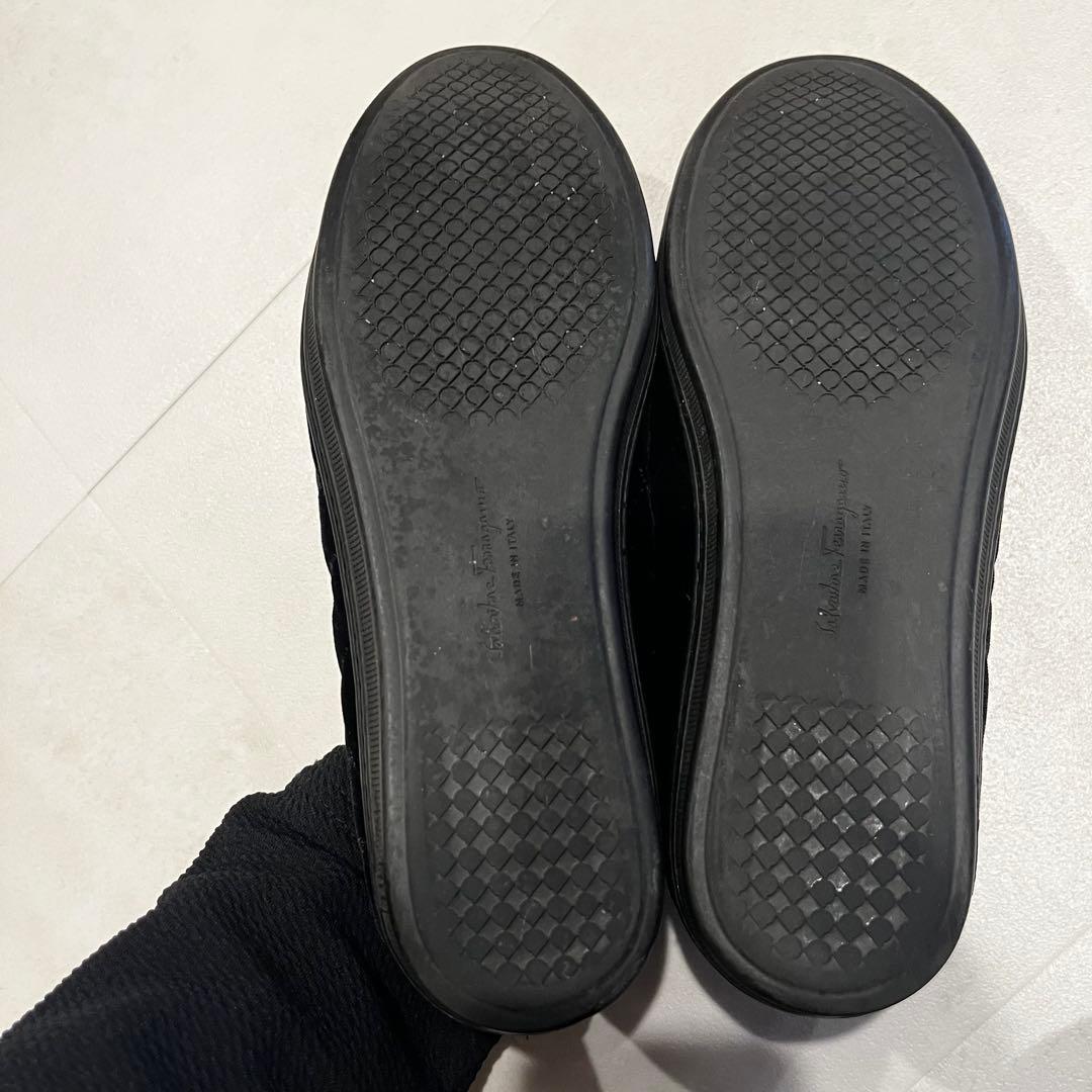 フェラガモ ブラック ベロアキルティングフラットシューズ