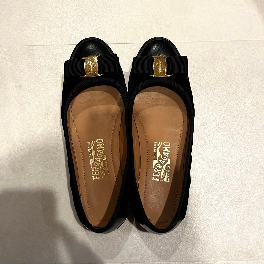フェラガモ ブラック ベロアキルティングフラットシューズ