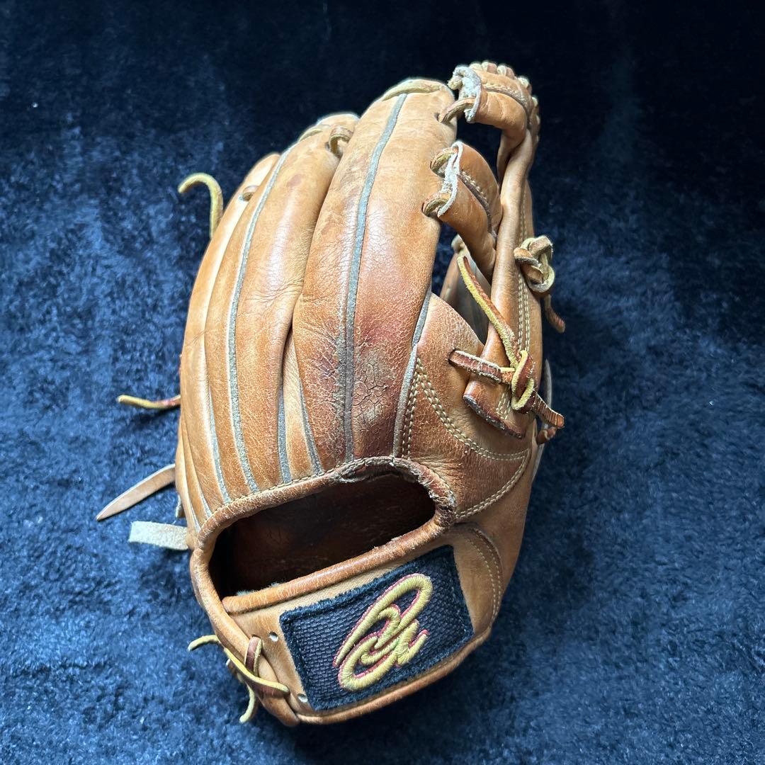 ドナイヤ硬式内野手用グローブ