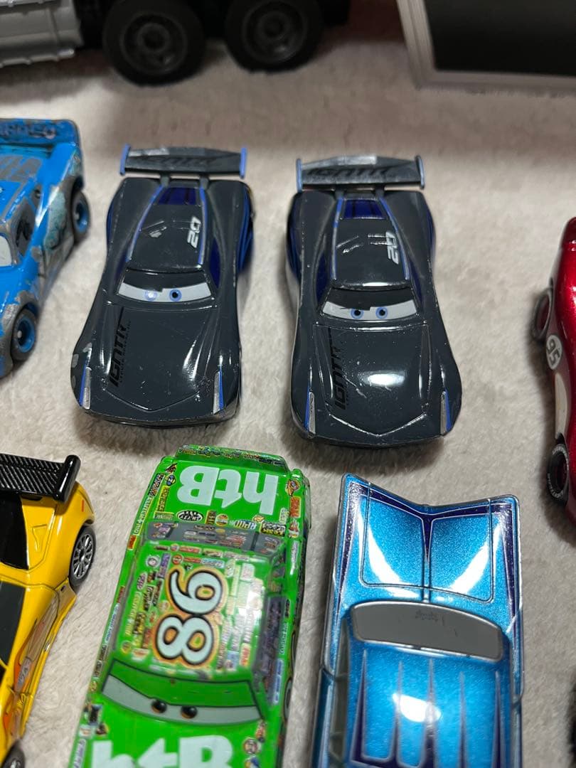 まとめ売り たくさんのせよう！大きなマック トレーラー カーズトミカ32台　廃盤