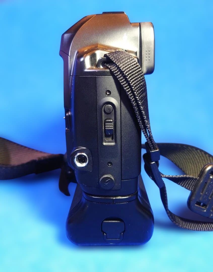 Canonキャノン EOS-3 ボディ PB-E2 付き フィルム一眼レフカメラ