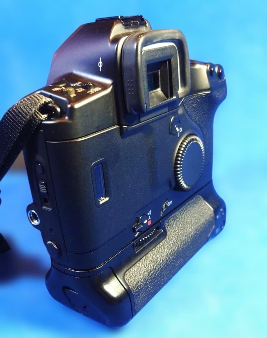 Canonキャノン EOS-3 ボディ PB-E2 付き フィルム一眼レフカメラ