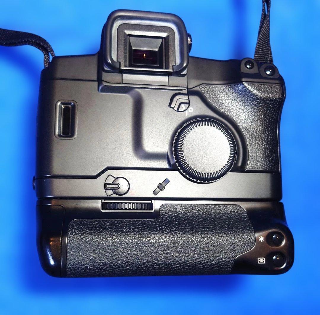 Canonキャノン EOS-3 ボディ PB-E2 付き フィルム一眼レフカメラ