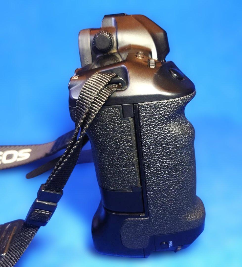 Canonキャノン EOS-3 ボディ PB-E2 付き フィルム一眼レフカメラ