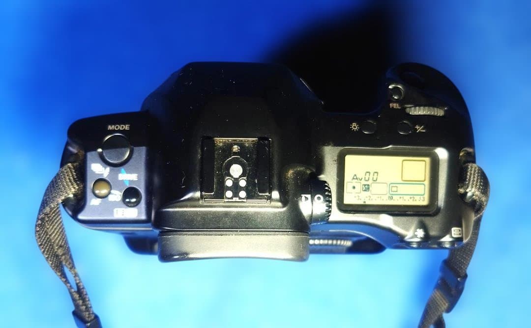 Canonキャノン EOS-3 ボディ PB-E2 付き フィルム一眼レフカメラ