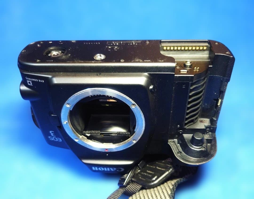 Canonキャノン EOS-3 ボディ PB-E2 付き フィルム一眼レフカメラ