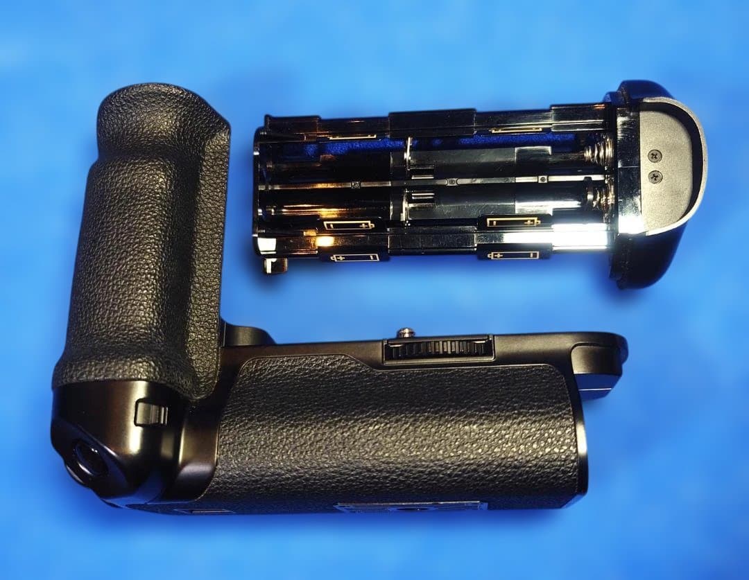 Canonキャノン EOS-3 ボディ PB-E2 付き フィルム一眼レフカメラ