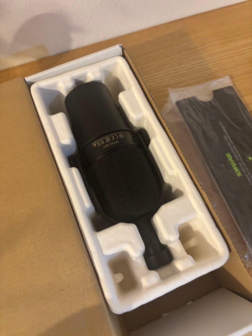 【新品同様】SHURE シュア 旧モデルMV7 マイクロホン MV7-K-J