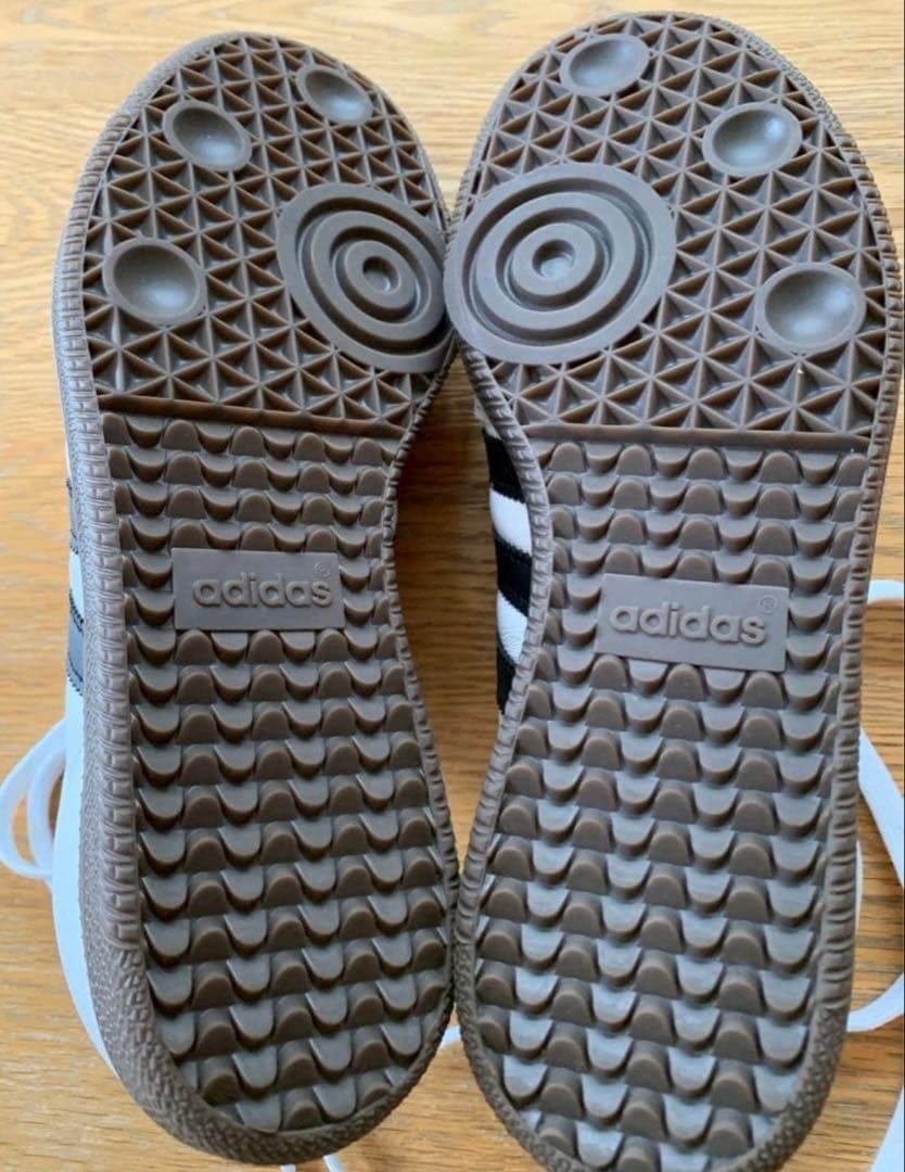 けい adidas サンバ スニーカー