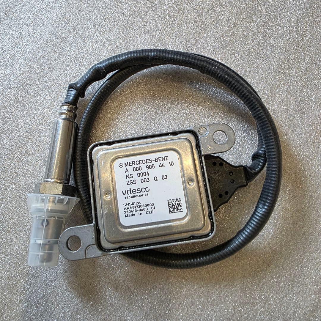 メルセデスベンツ 純正　NOXセンサー 205 213 166