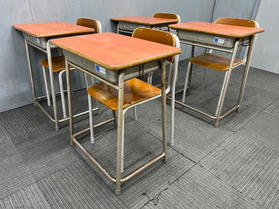 511◆格安配送地域あり◆ホウトク製◆学童机・椅子4組(旧JIS2号)学校学習塾