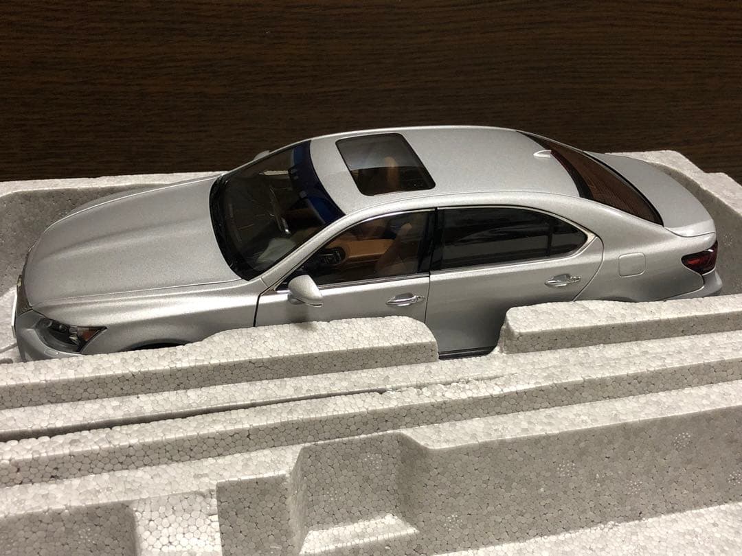 現状品 オートアート 1/18 レクサス LS600hL ソニックシルバー