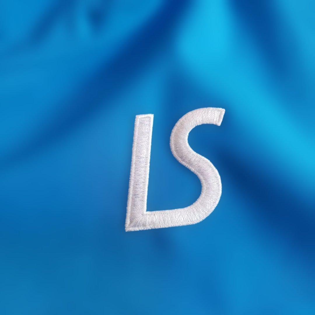 ルースインソブラ　マウンテンパーカー 刺繍入りピステ・ウィンドブレーカー