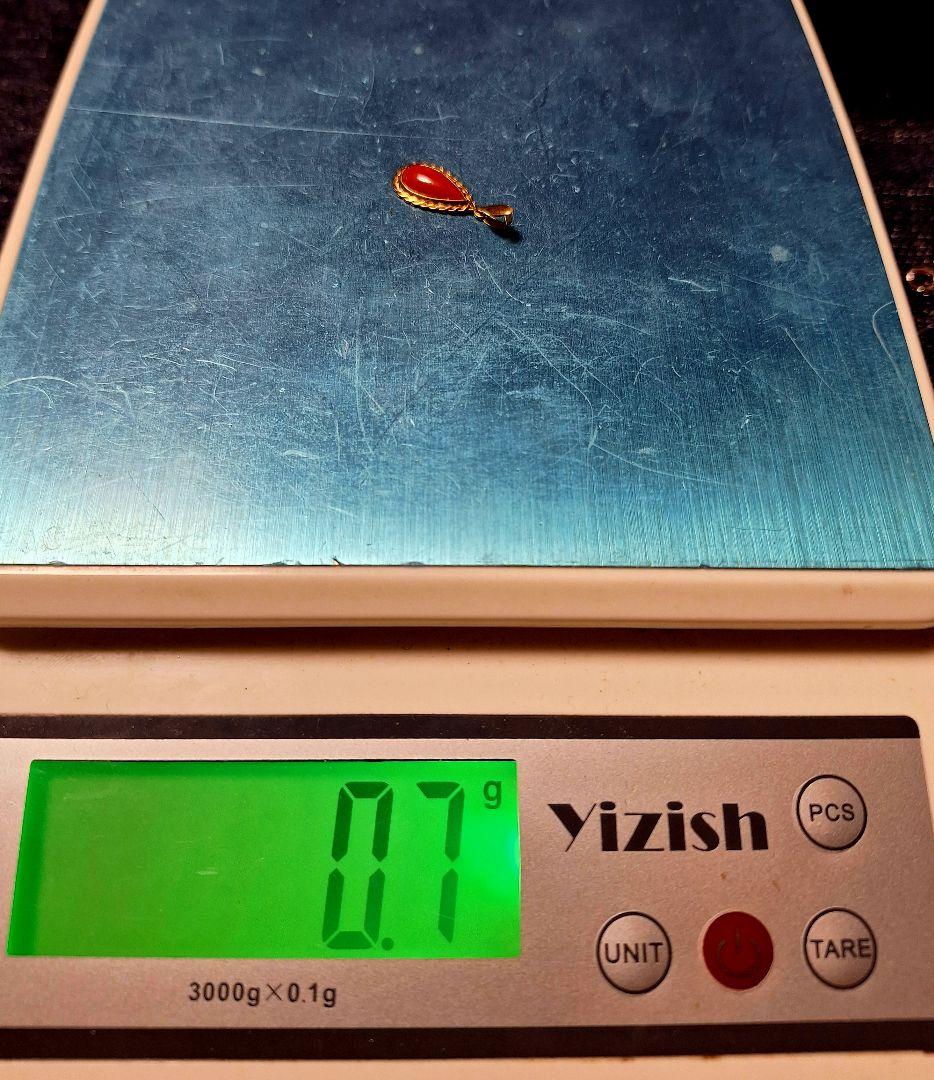 K18　18金 涙型　本珊瑚 ネックレストップ 天然石　総重量0.7g