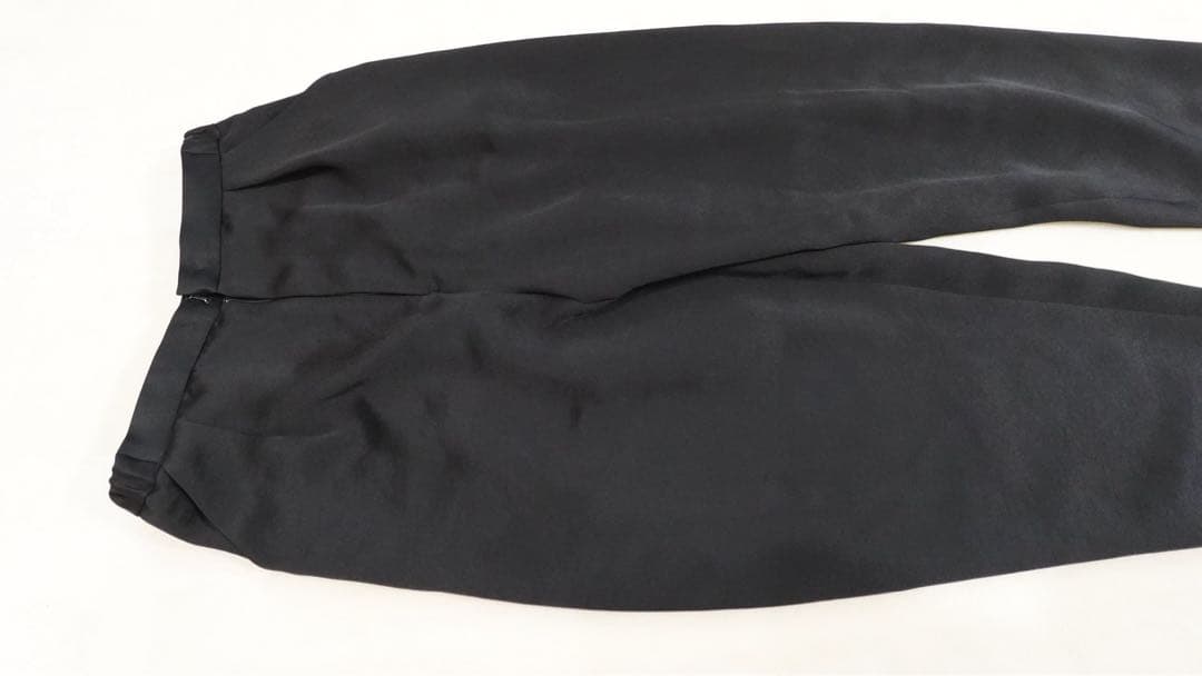 カレンソロジー curensology ダブルサテンタックパンツ 黒