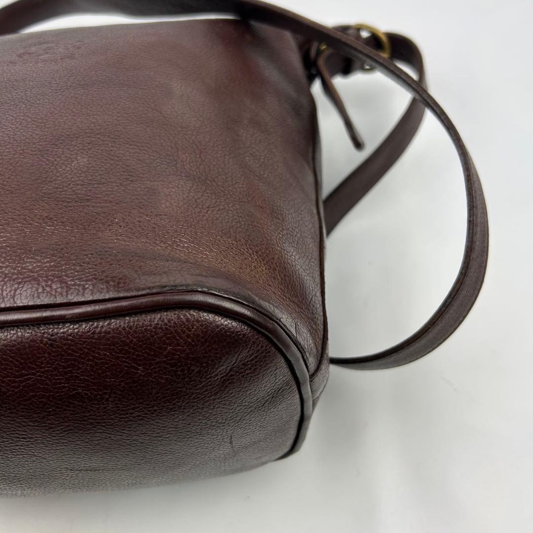 【美品】イルビゾンテ　ショルダーバッグ レザー　斜め掛け　ロゴ型押し　バケツ