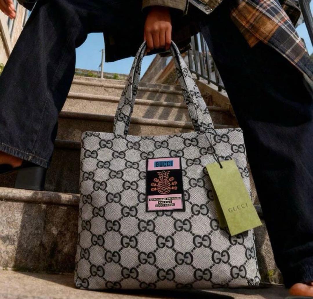 GUCCIロゴキャンバストートバッグ ノベルティー
