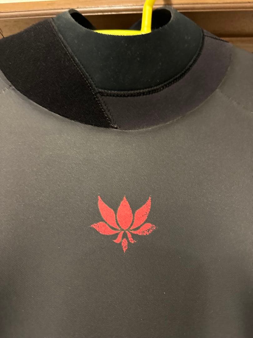 AXXEclassicレディースセミドライウェットスーツ