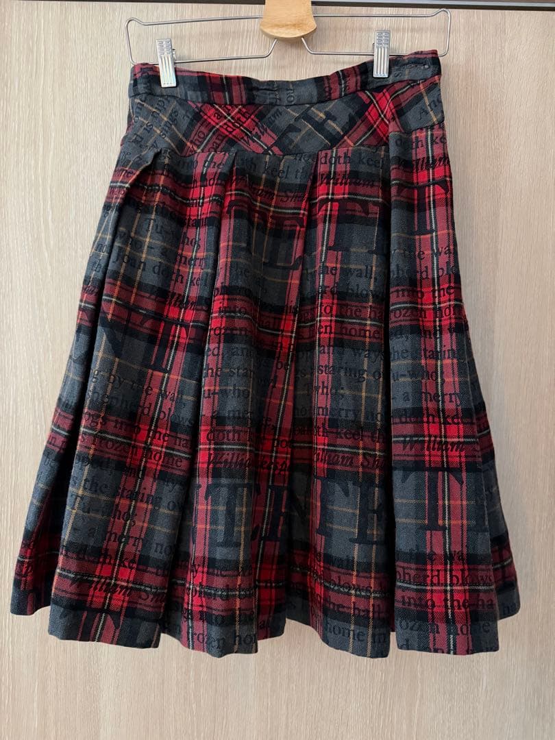 ViviennWestwoodの赤×グレータータンチェック柄スカート