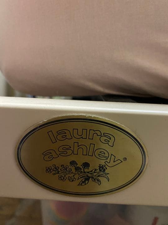 ローラアシュレイのベッドフレーム