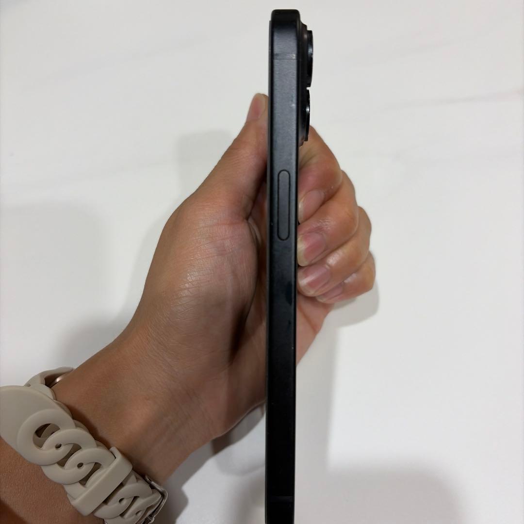 iPhone 15 ブラック (おまけケース・未使用ケーブル付)