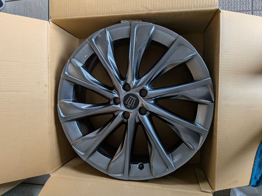 クラウンクロスオーバー　純正ホイール4本セット　ガリキズ無し　走行距離