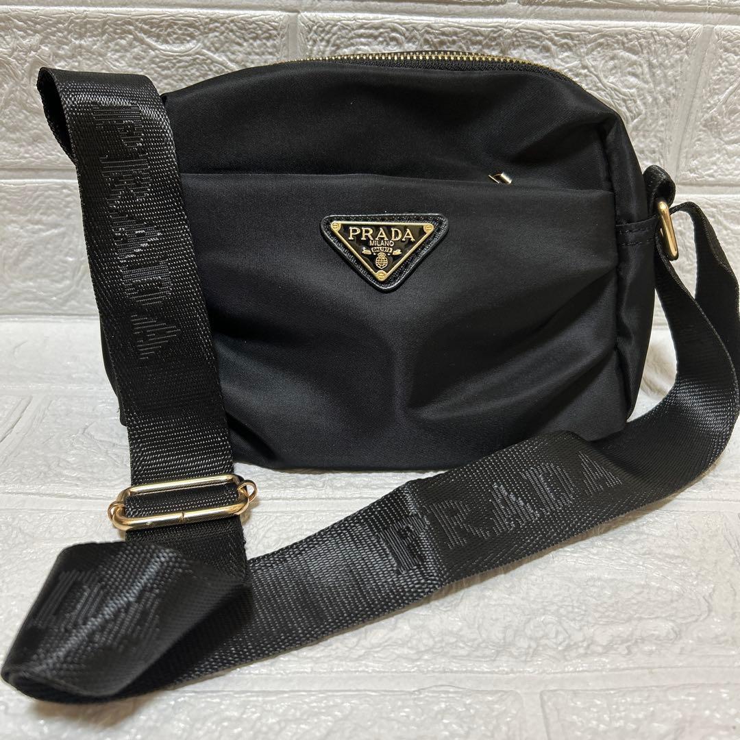 【新品未使用】PRADAノベルティショルダー、ポーチ